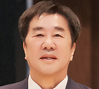 우오현