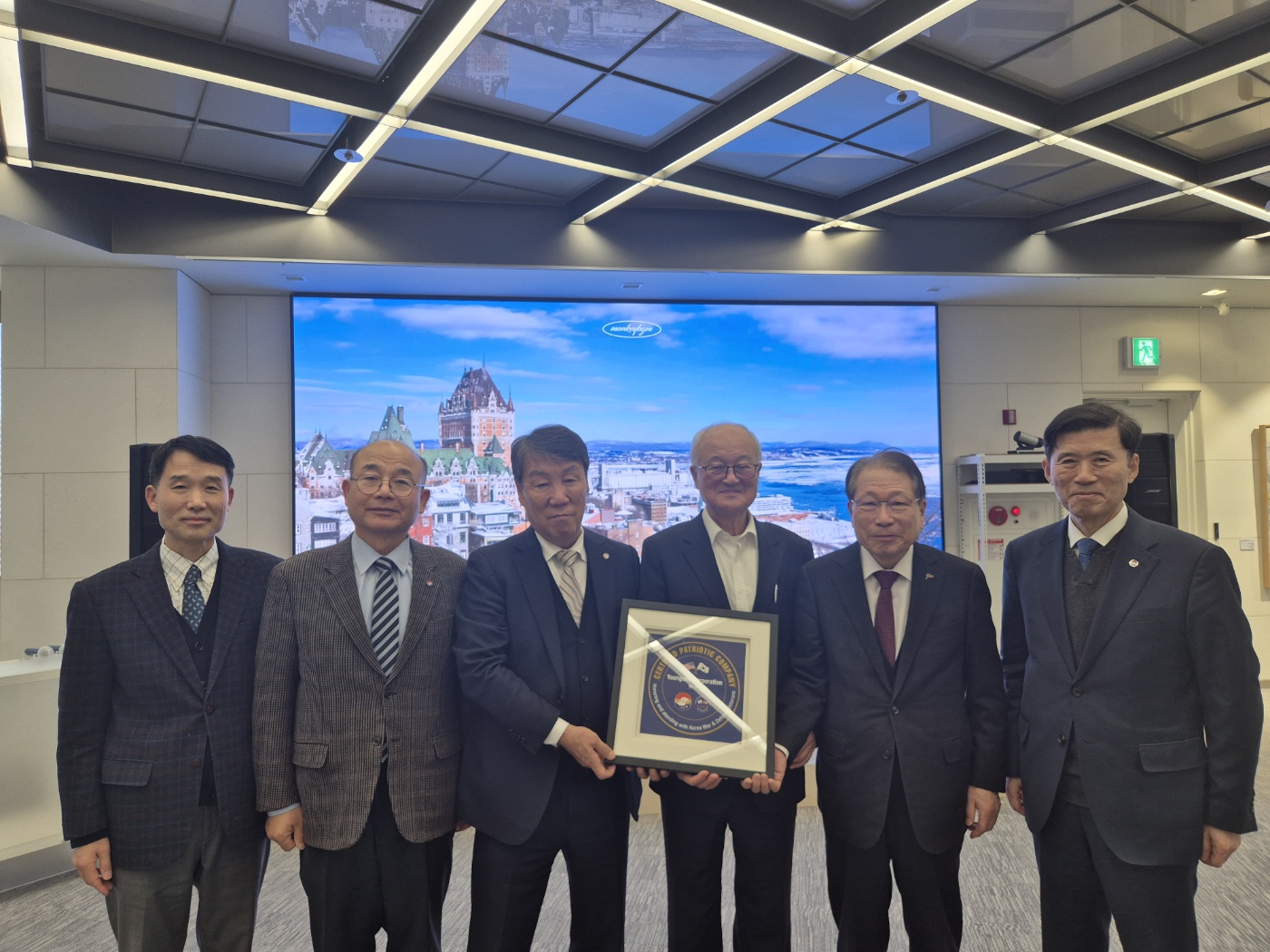 6면영원무역성기학 회장방문.jpg